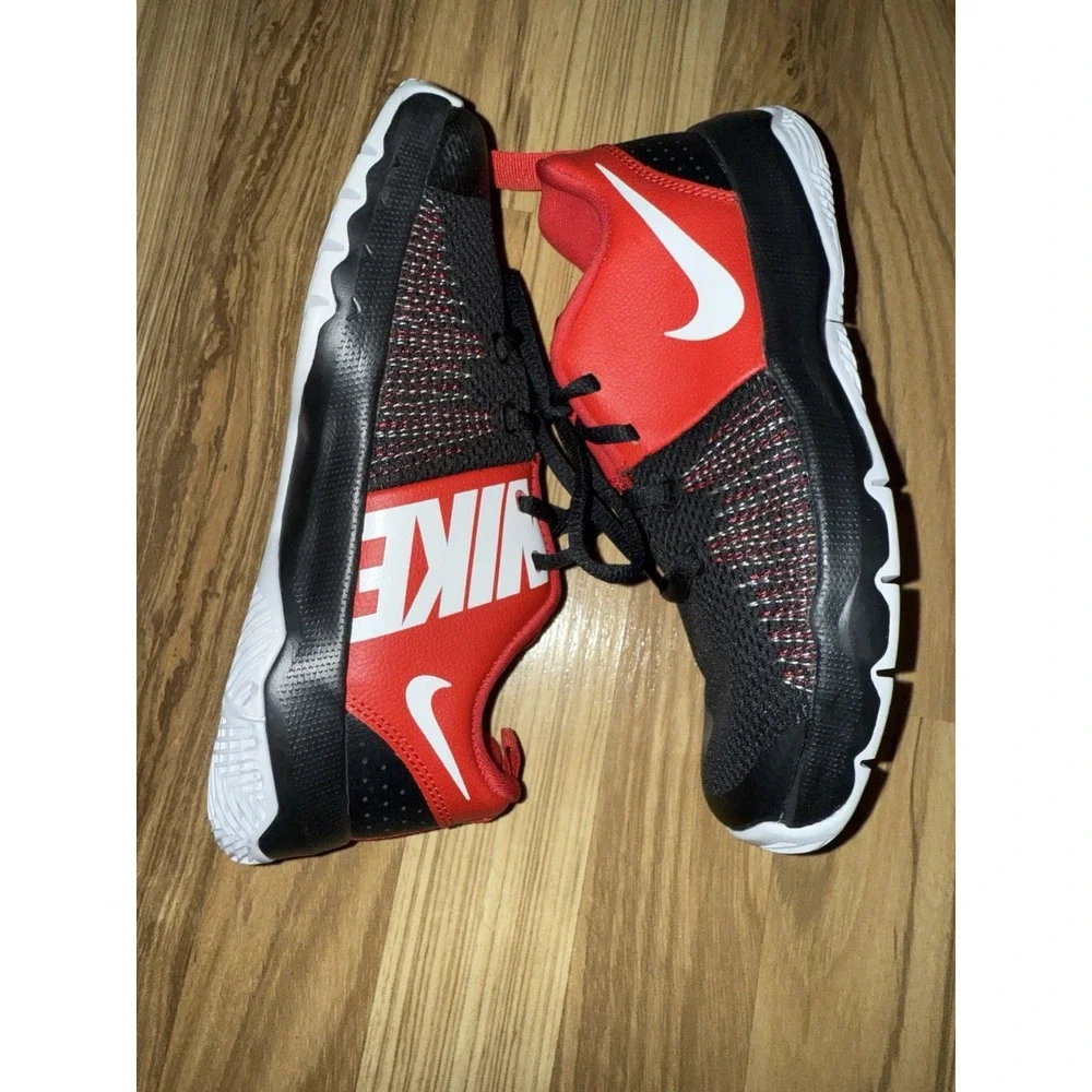 Nike Boys NEW Sz 3Y 3 Team‎ Hustle Quick 922681-002 Black Basketball Sneakers
